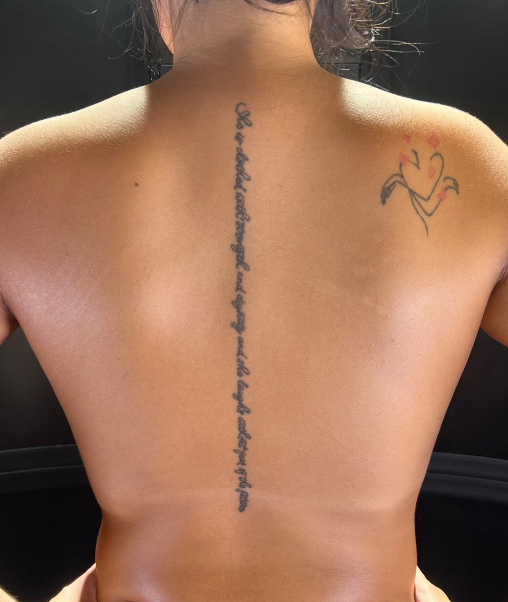 Natural-looking spray tan detail